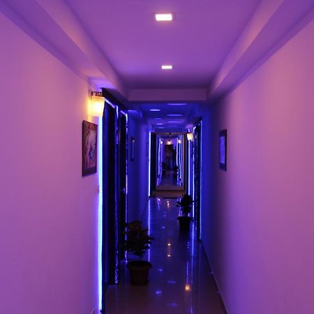 Hotel Kum Kum Adalaj Экстерьер фото