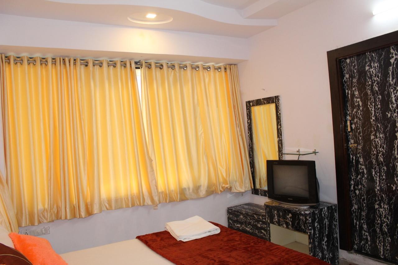 Hotel Kum Kum Adalaj Экстерьер фото
