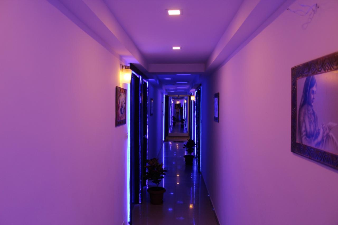 Hotel Kum Kum Adalaj Экстерьер фото