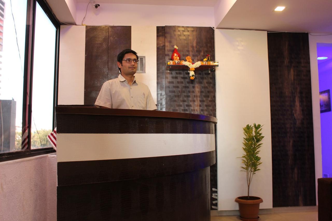 Hotel Kum Kum Adalaj Экстерьер фото