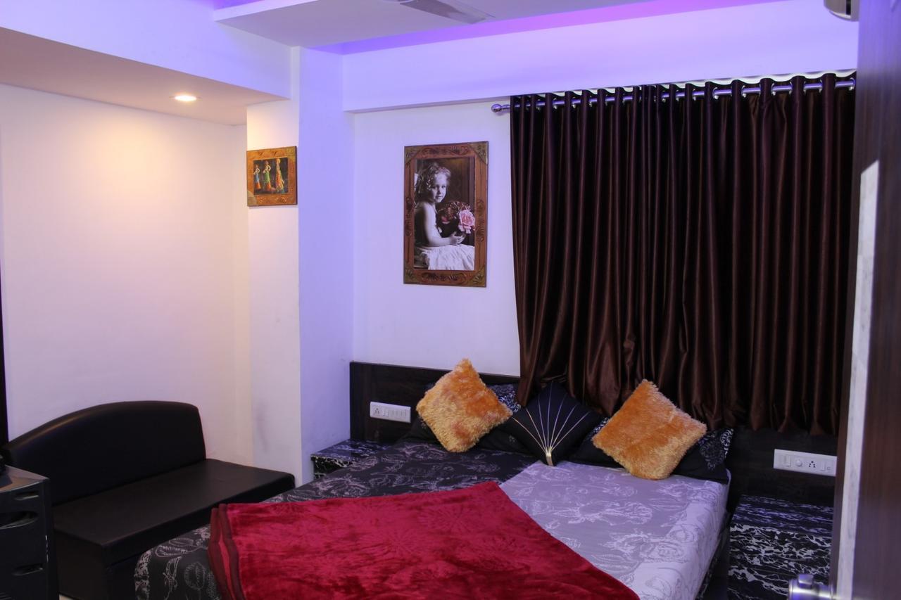 Hotel Kum Kum Adalaj Экстерьер фото