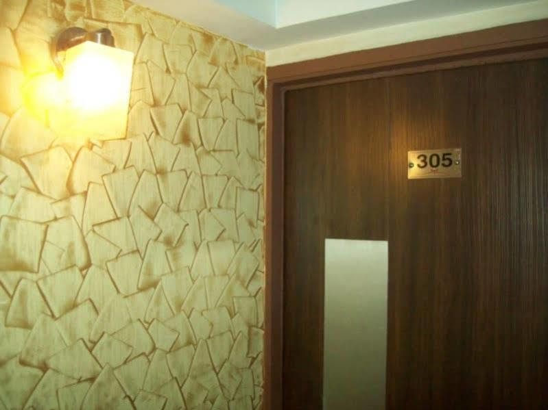 Hotel Kum Kum Adalaj Экстерьер фото