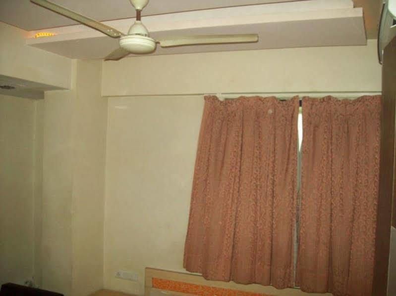 Hotel Kum Kum Adalaj Экстерьер фото